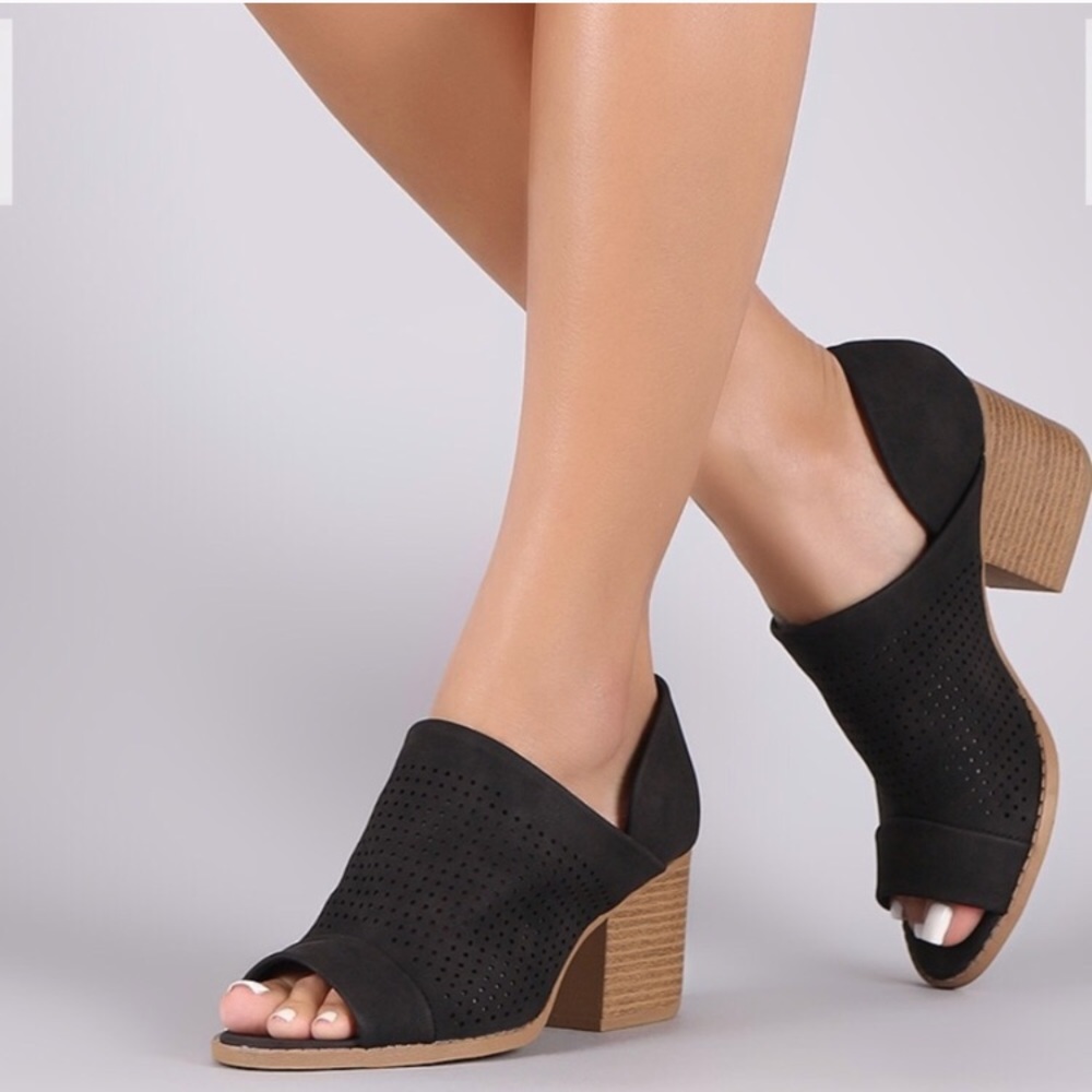 π«SOLD β’β’ Personal Itemβ’ Spring Booties - Picture 1 of 6